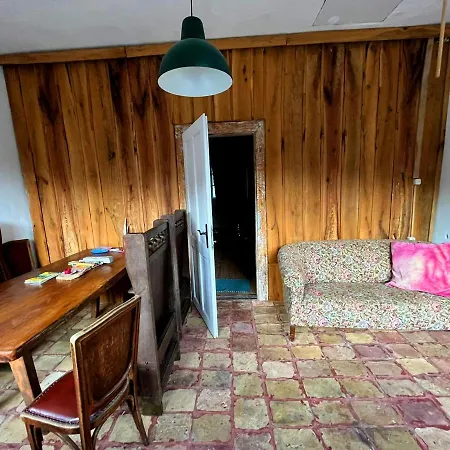Apartment Doemoerkapu Rengeteg Vendeghaz