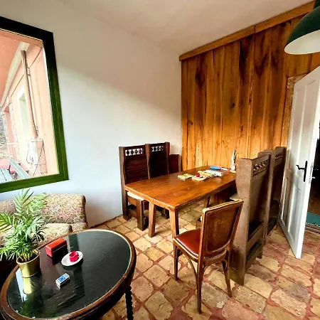 Apartment Doemoerkapu Rengeteg Vendeghaz *